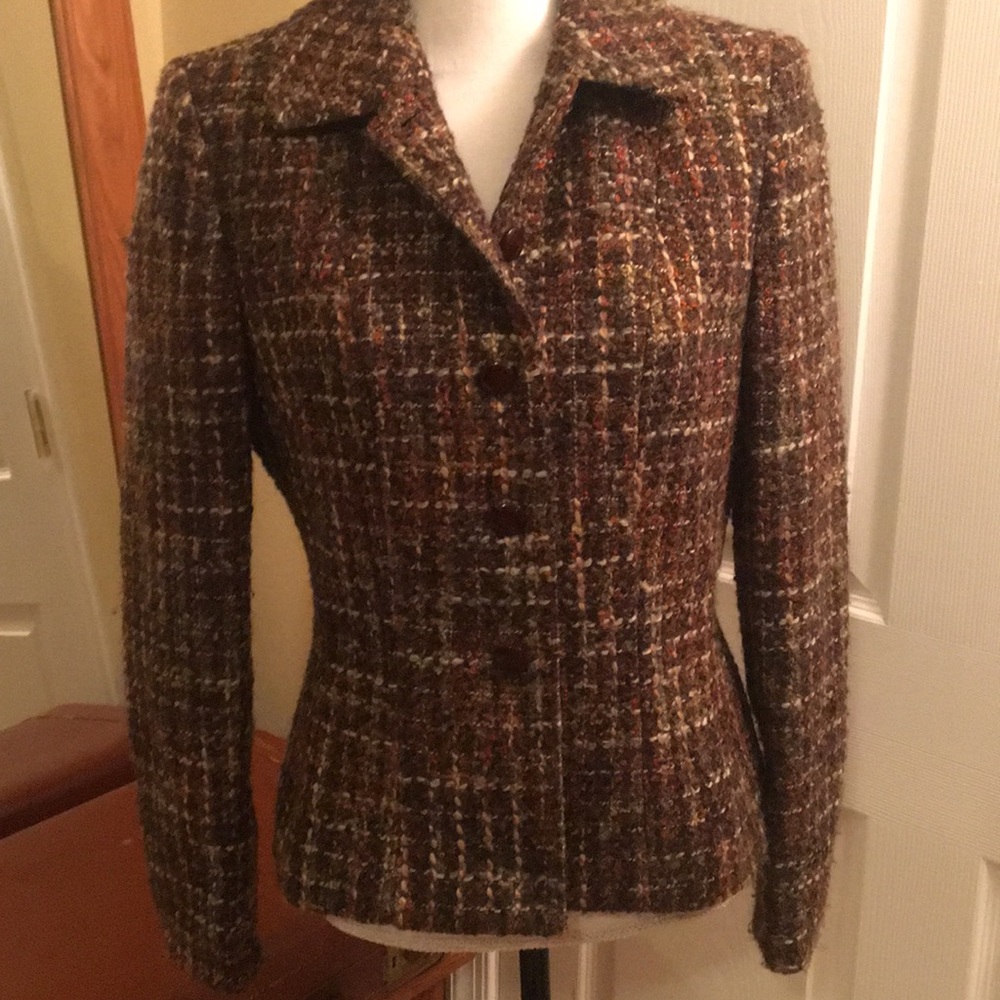 Nipped in waist tweed jacket so chic!